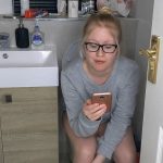 Talking on the toilet whilst shitting