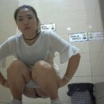 Beautiful Chinese Girls in Public Toilet Voyeur
